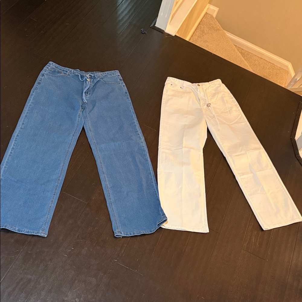 Blue and White womans loose jeans with stretch that cinch pull waist new med